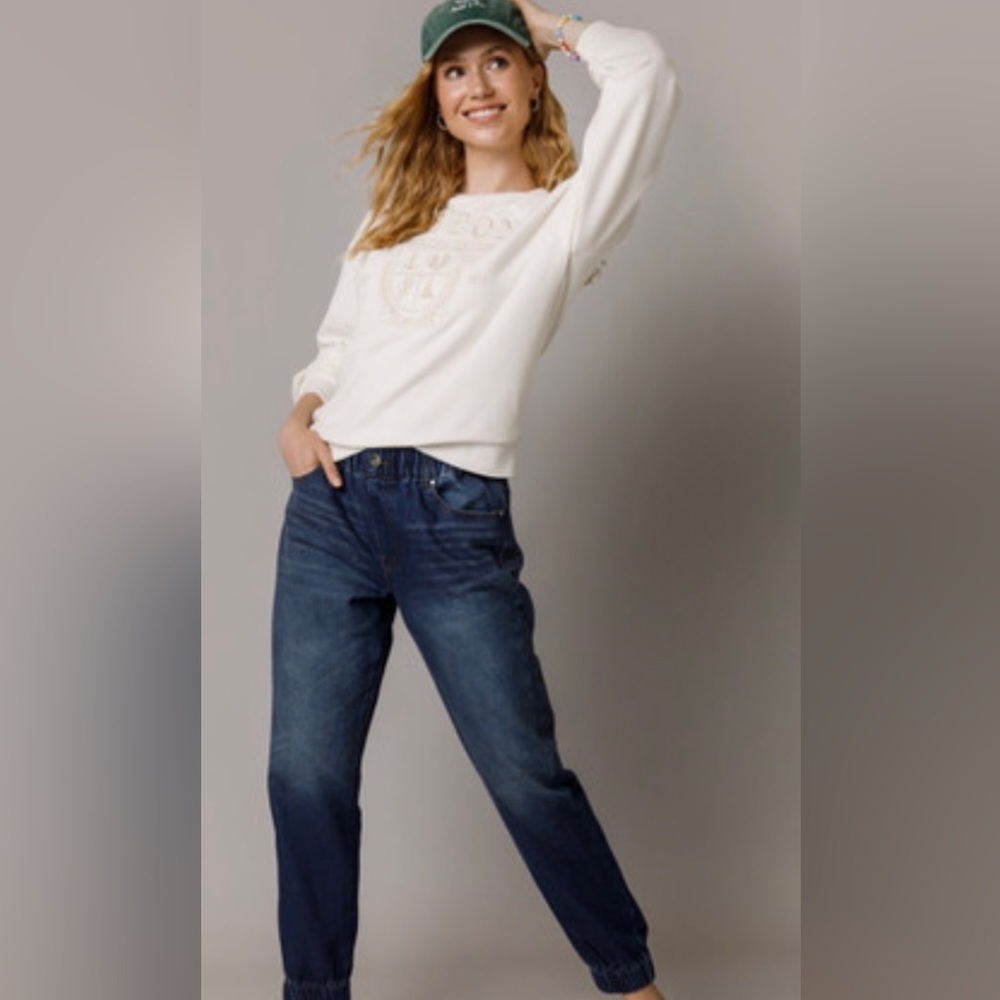NWOT Francesca’s White crew neck